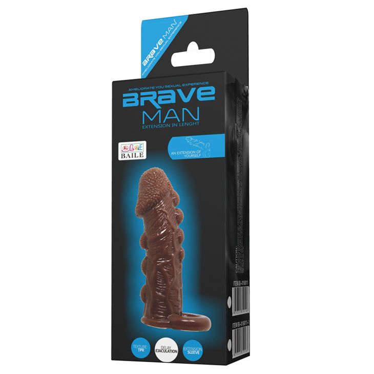 Confezione Brave Man. Contiene una prolunga peniena marrone. Nome del prodotto e logo visibili.