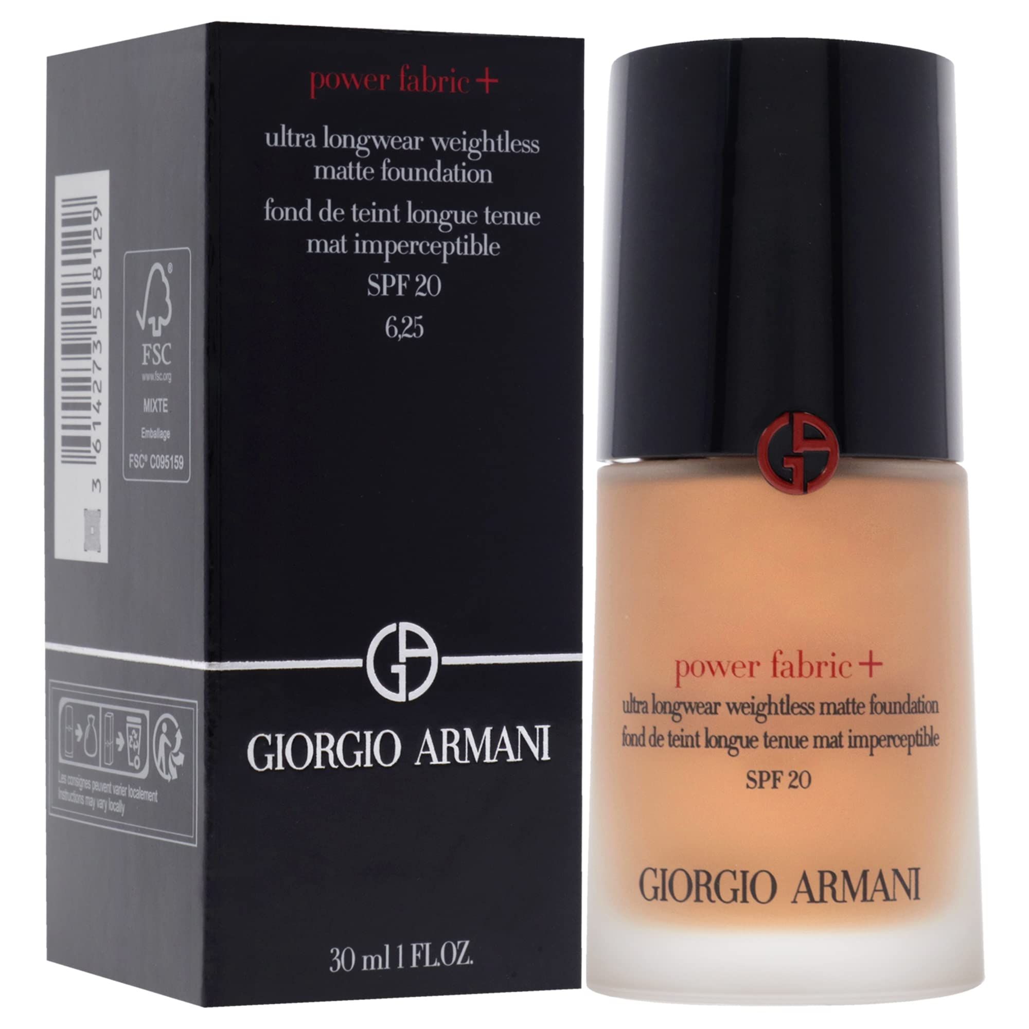 Flacone e scatola di fondotinta. Tappo nero, flacone trasparente con contenuto beige. Testo: Giorgio Armani, power fabric+, SPF 20.