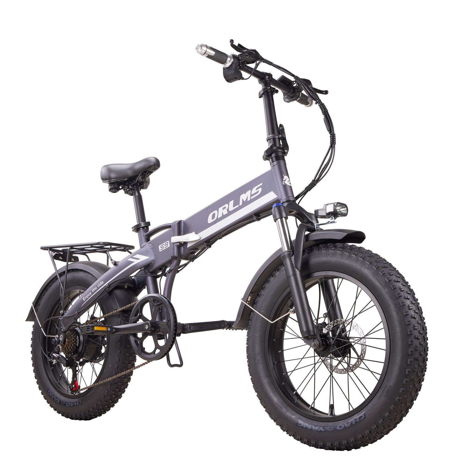 E-bike pieghevole grigia, pneumatici larghi. Logo ORLMS sul telaio. Faro anteriore e portapacchi.