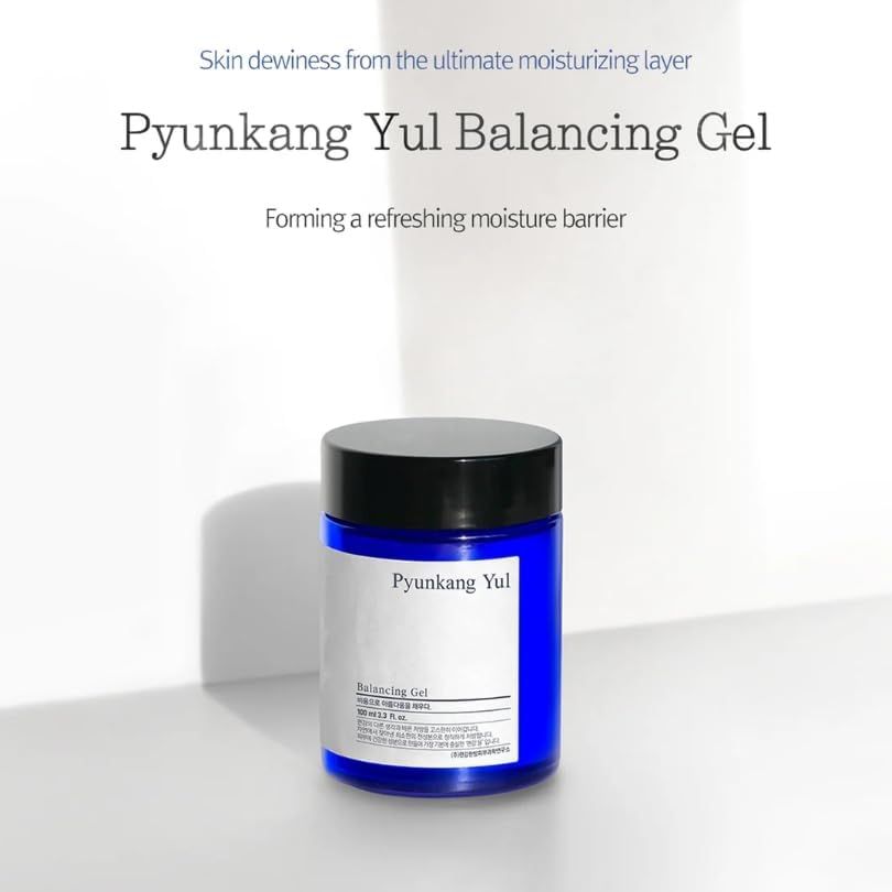 Vaso blu con coperchio nero. Scritta: Pyunkang Yul Balancing Gel. Testo: Skin dewyness from the ultimate moisturizing layer.