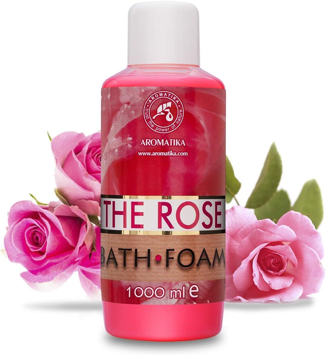 Flacone di schiuma da bagno rosa con tappo bianco. Scritta: AROMATIKA, THE ROSE BATH FOAM, 1000 ml. Rose e foglie sullo sfondo.