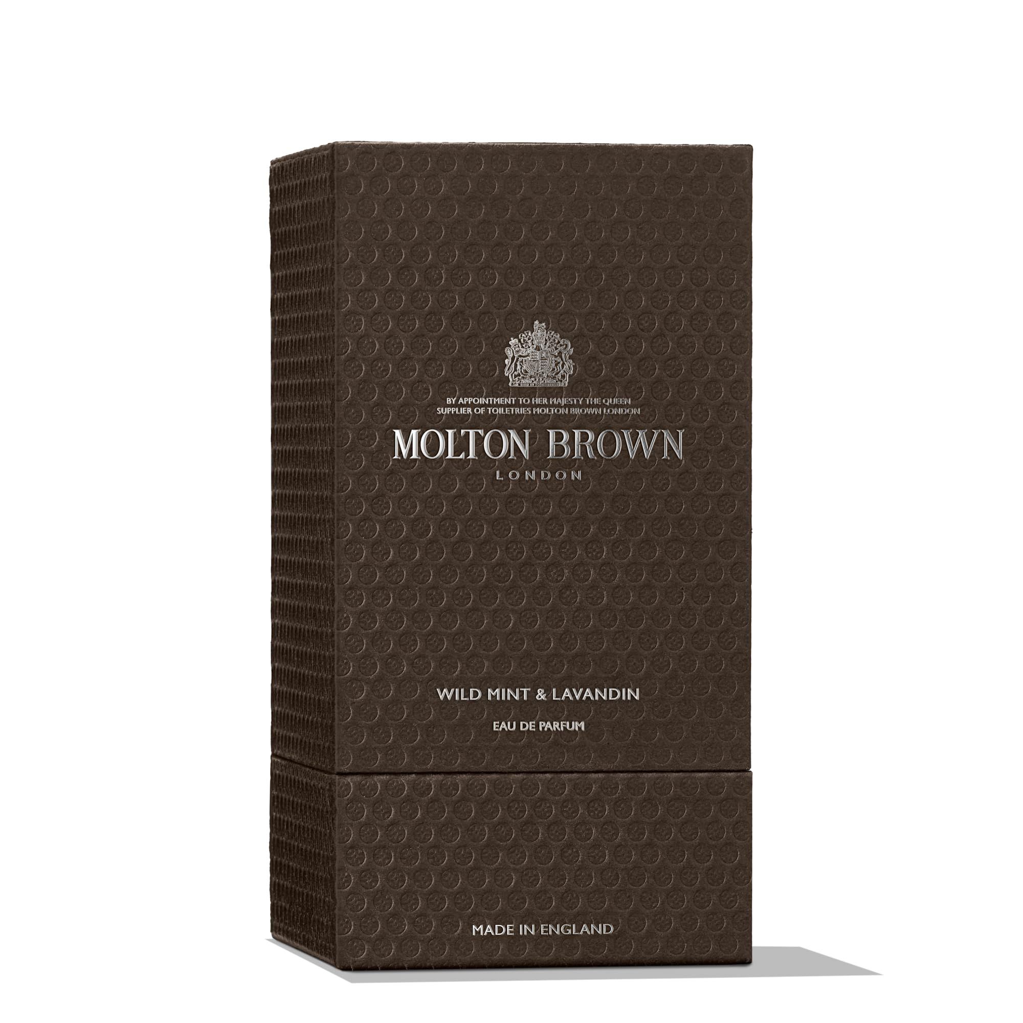 Confezione marrone Molton Brown Wild Mint & Lavandin. Motivo in rilievo, logo, testo. Scritta: Made in England.