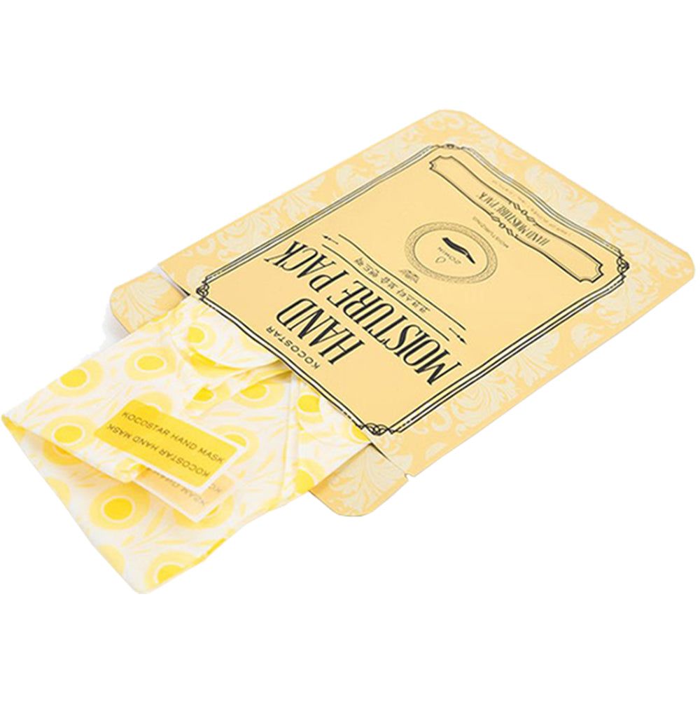 Confezione aperta con KOCOSTAR Hand Moisture Pack. Confezione gialla con maschera per le mani. Motivo floreale giallo.
