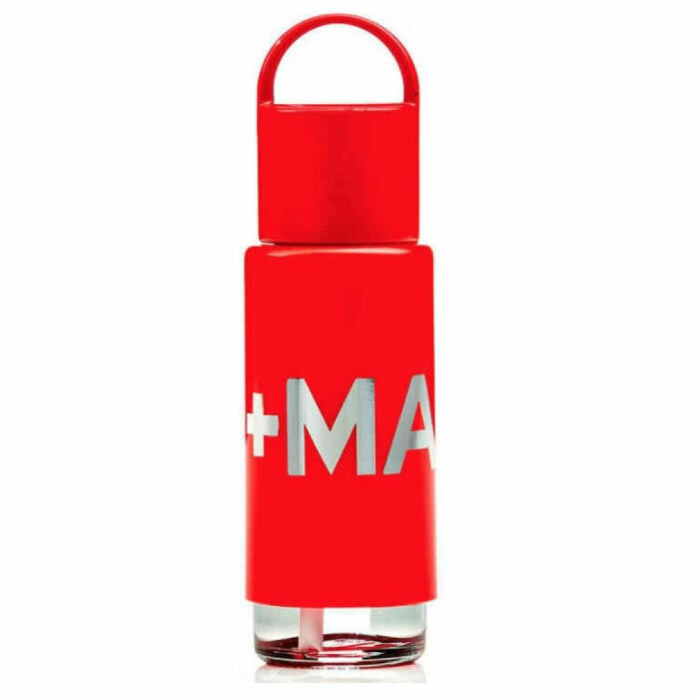 Flacone rosso con scritta '+MA' bianca. Base trasparente. Tappo rosso con manico.