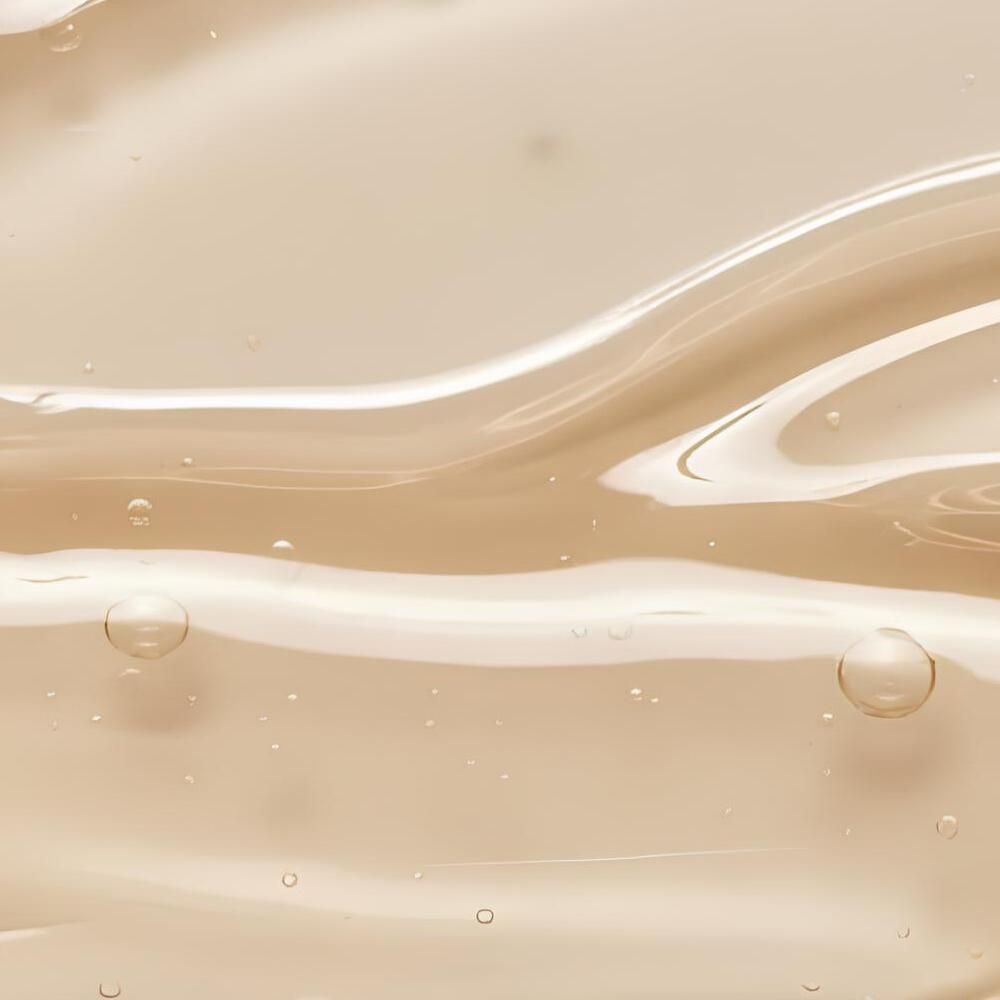 Primo piano di una texture gel trasparente e giallastra con bolle. Movimento ondulatorio.