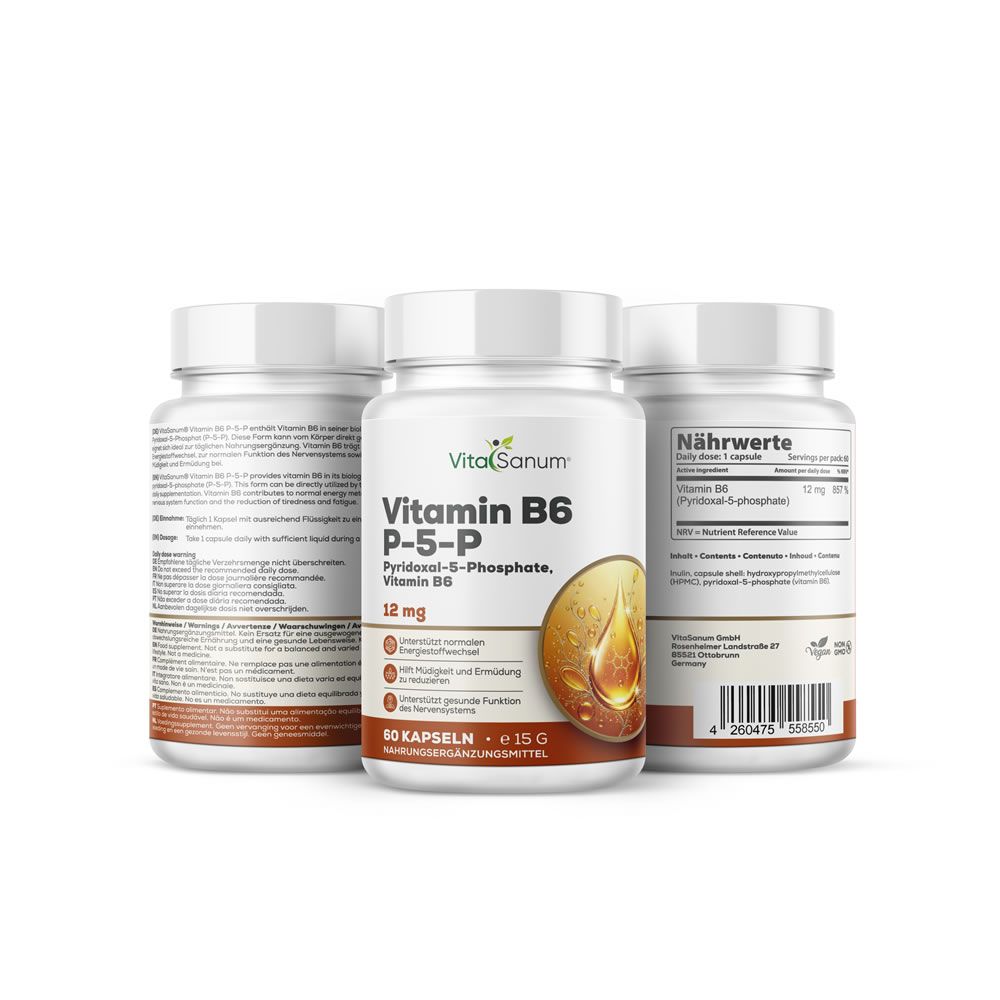 Tre flaconi di pillole con coperchi. Scritta: VitaSanum Vitamin B6 P-5-P. Etichetta marrone con illustrazione a goccia. Testo sul retro.