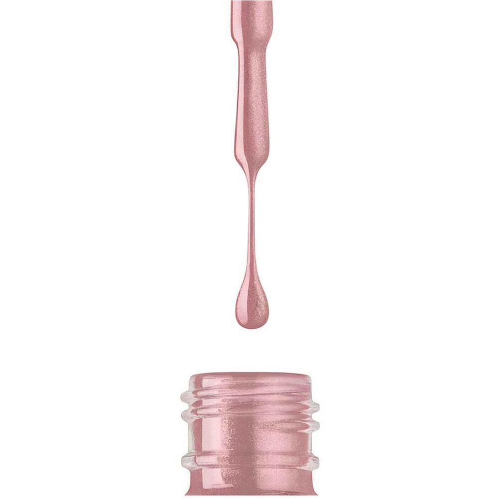 Smalto per unghie rosa. Pennello con goccia sopra il flacone. Flacone con collo scanalato.