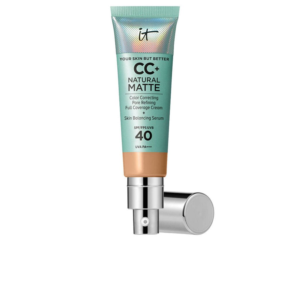 Tubo CC+ Cream Natural Matte SPF 40. Tubo turchese-argento con informazioni. Crema beige visibile. Applicatore a pompa argentato.