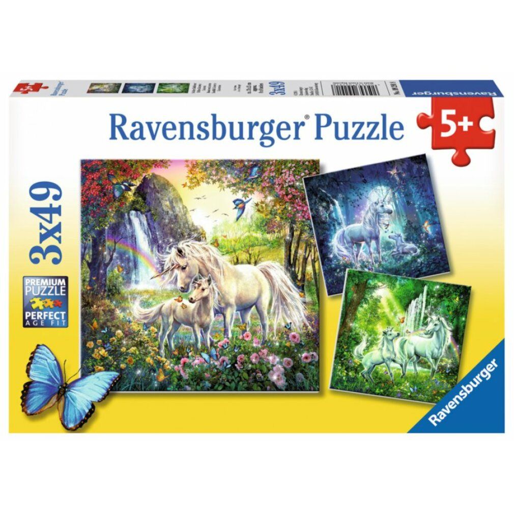 Puzzle con due unicorni in una foresta con cascata, arcobaleno e farfalle. Molte piante e alberi verdi.