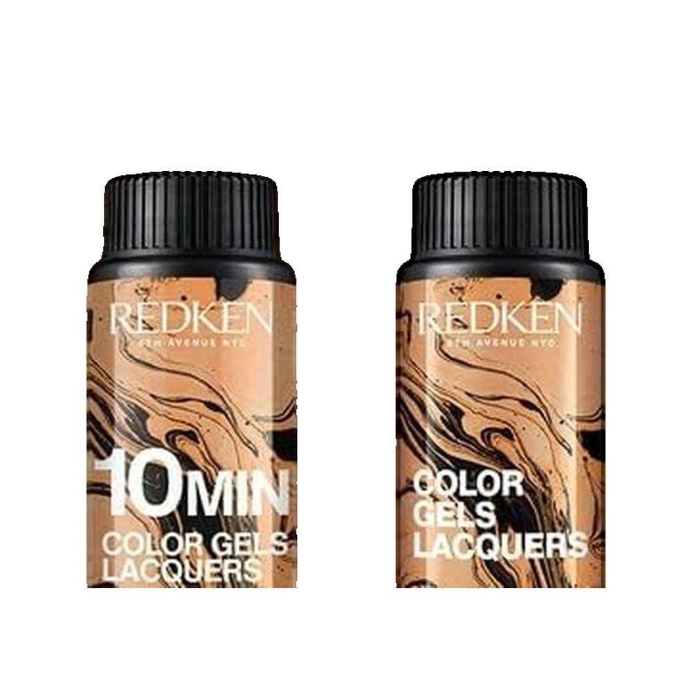Due flaconi Color Gels Lacquers. Scritta: Redken, 10 Min, Color Gels Lacquers. Tappo nero, liquido marrone, design marmorizzato.