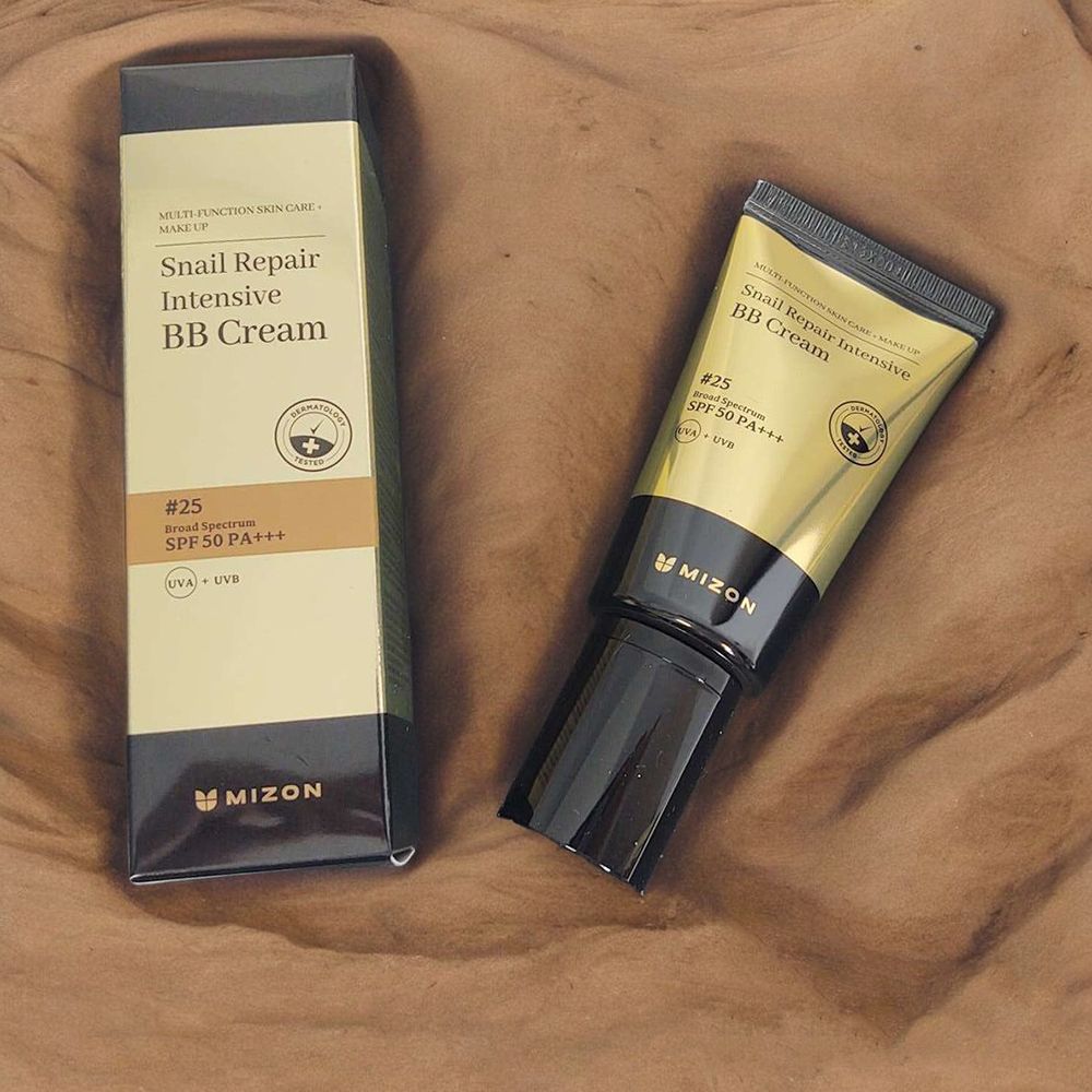 Confezione e tubo di BB Cream. Scritta: Snail Repair Intensive BB Cream SPF50+. Marchio MIZON. Tonalità #25.