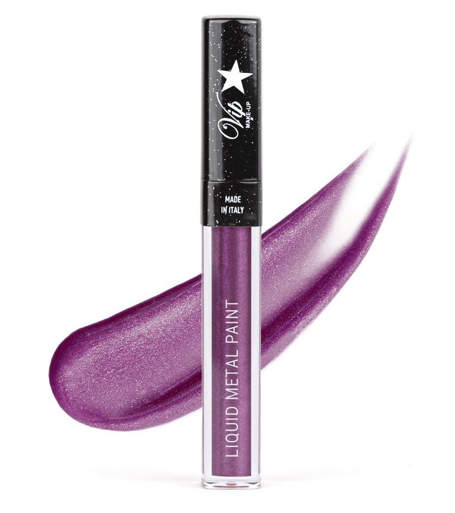 Ombretto liquido viola con finitura metallica. "LIQUID METAL PAINT" e "MADE IN ITALY" sono stampati sul contenitore.