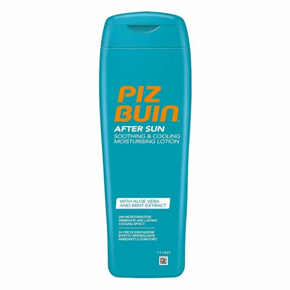 Flacone blu turchese con scritta arancione Piz Buin After Sun. Testo: Soothing & Cooling Moisturising Lotion. Con aloe vera ed estratto di menta.
