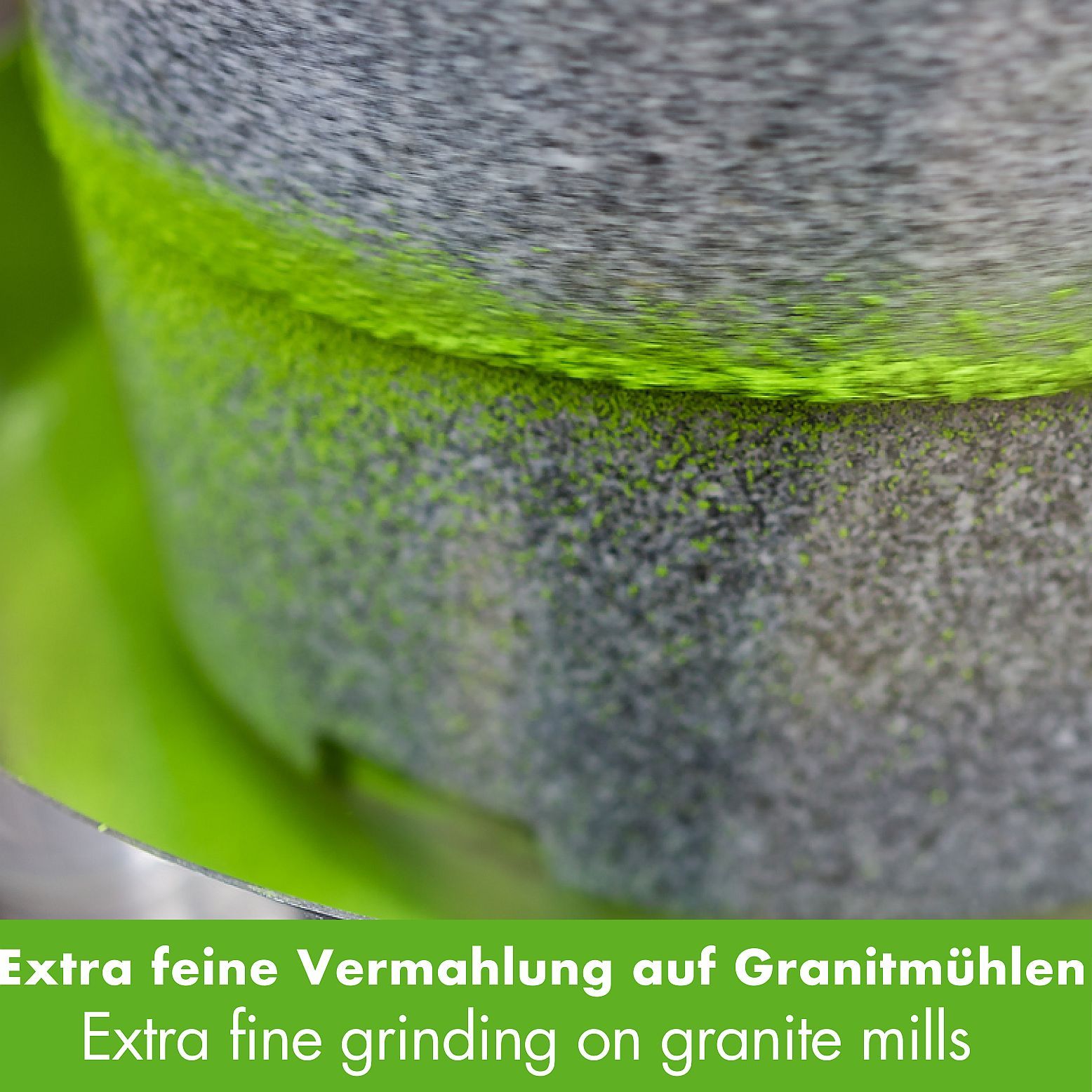 Primo piano di macine in granito. Testo: Macinazione extra fine su macine in granito.