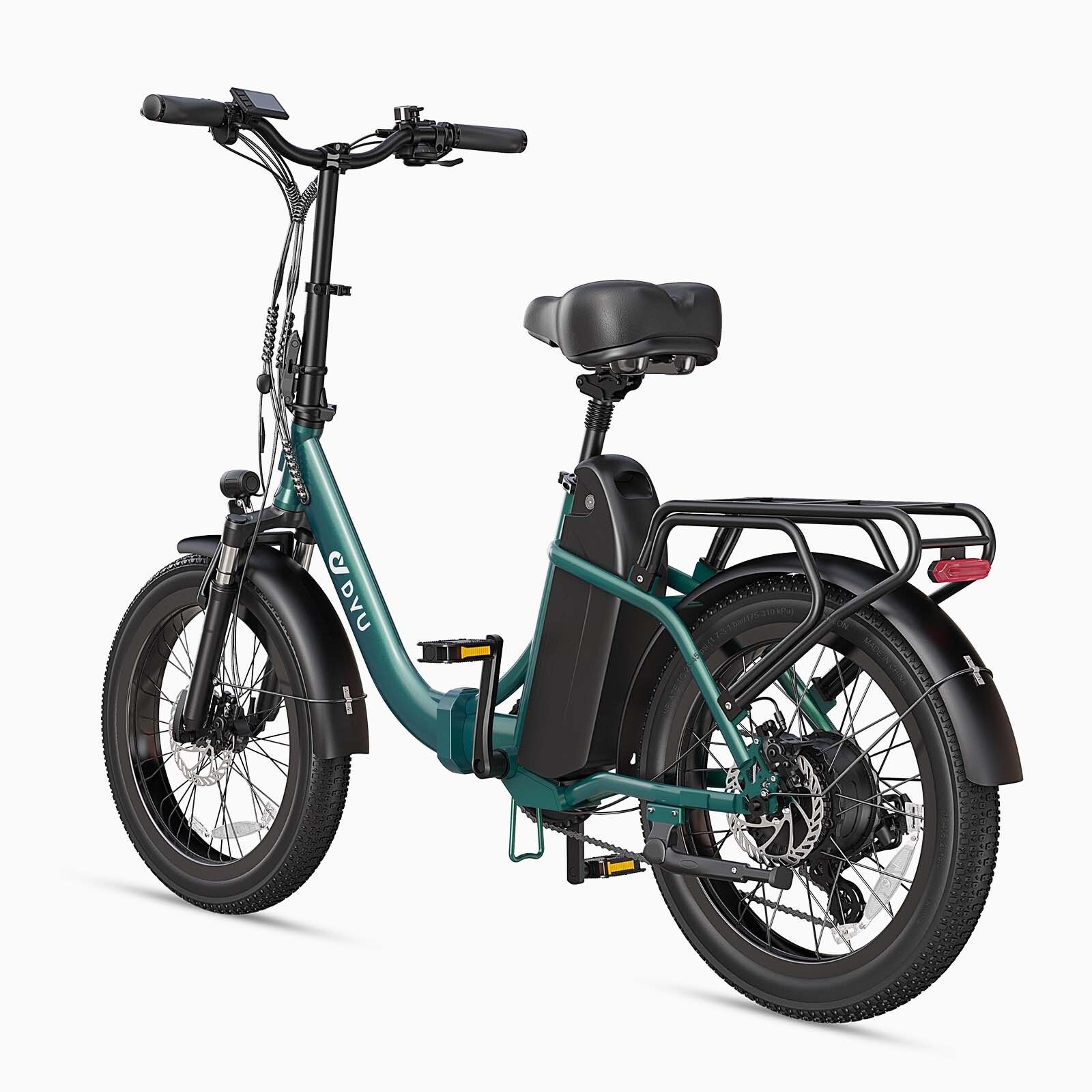 Bicicletta elettrica DYU C9 verde. Pneumatici, sella e portapacchi neri. Fanale posteriore.