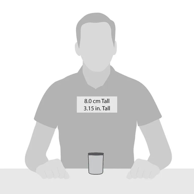 Candela grigia, alta 8,0 cm, davanti a una persona. Scritta: 3.15 in. Tall.