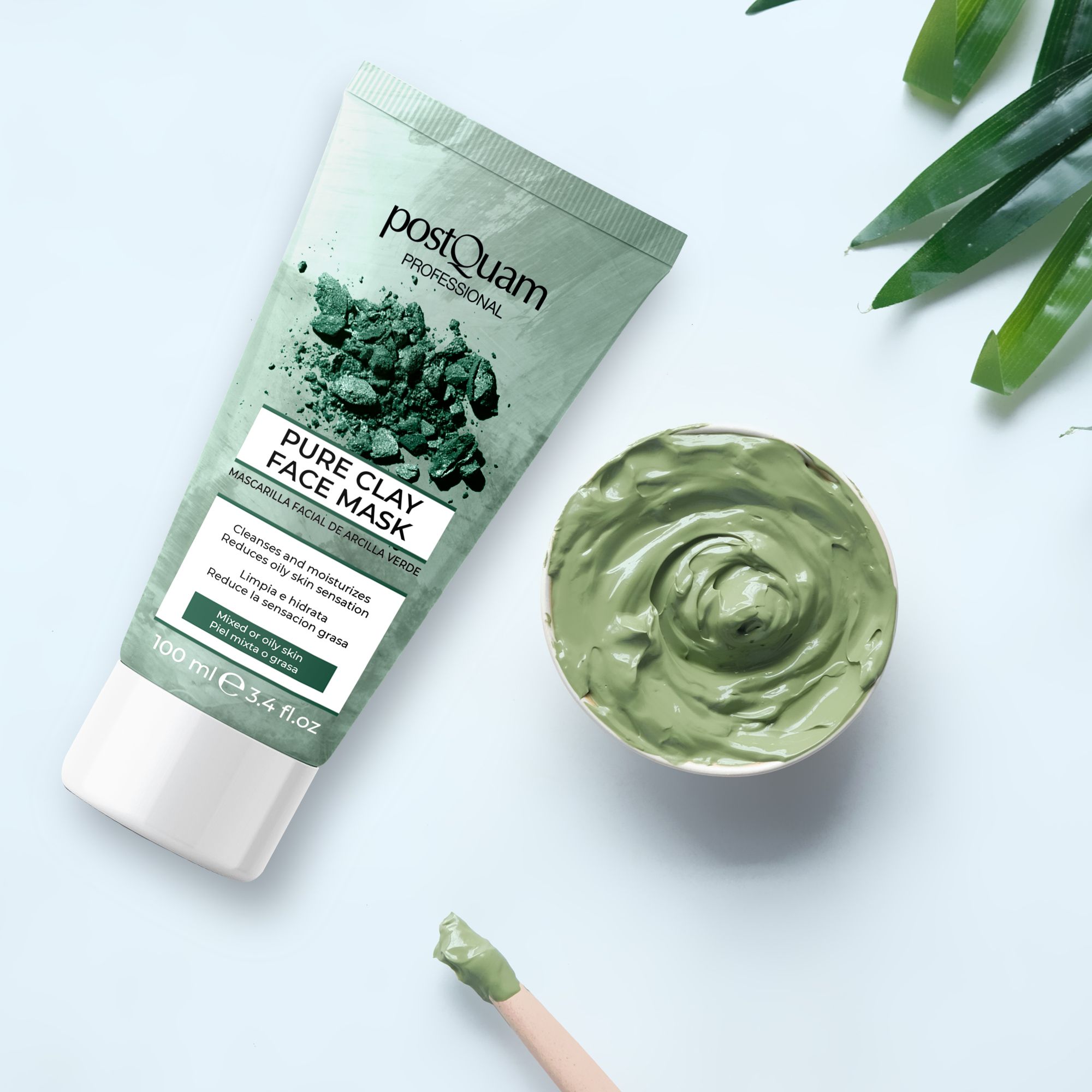 Maschera all'argilla verde in tubo e ciotola. Testo: Pure Clay Face Mask, deterge e idrata, riduce la sensazione di pelle grassa. 100 ml. Con pennello.