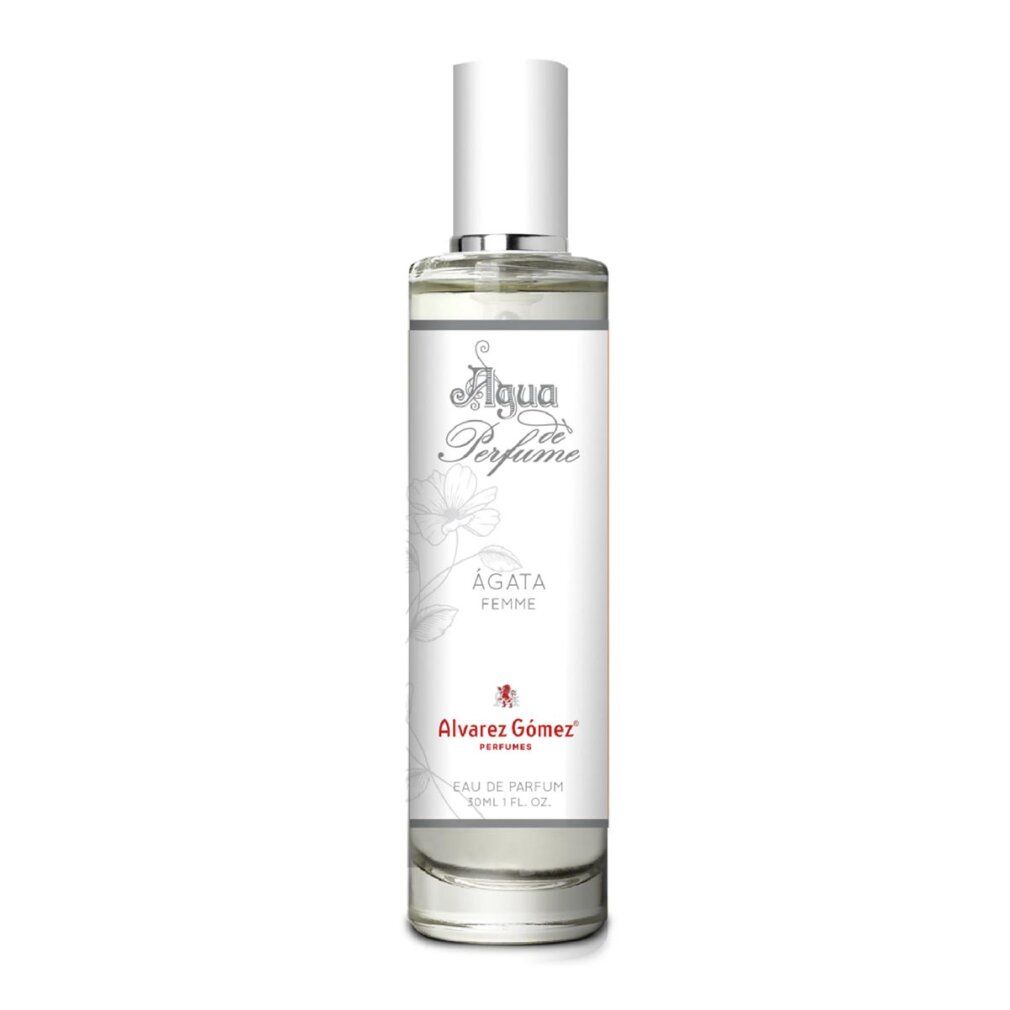 Flacone di profumo con etichetta bianca. Scritta: Ágata Femme, Alvarez Gómez. Eau de Parfum Spray.