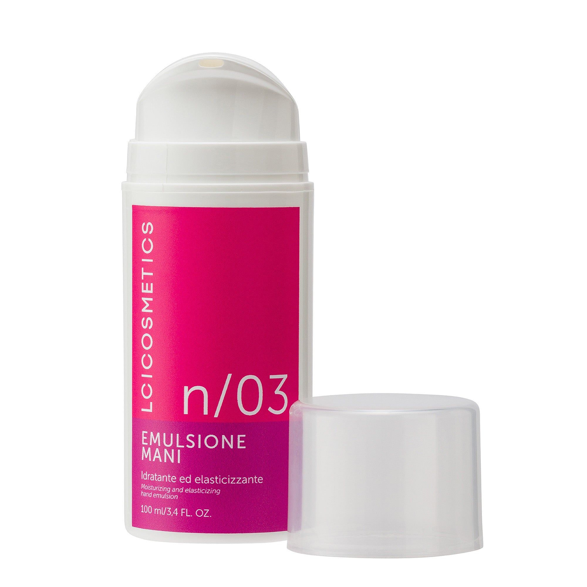 Dispenser bianco con etichetta rosa. Tappo accanto. Testo: LCI Cosmetics, n/03, Emulsione Mani. Scritta: Idratante ed elasticizzante.