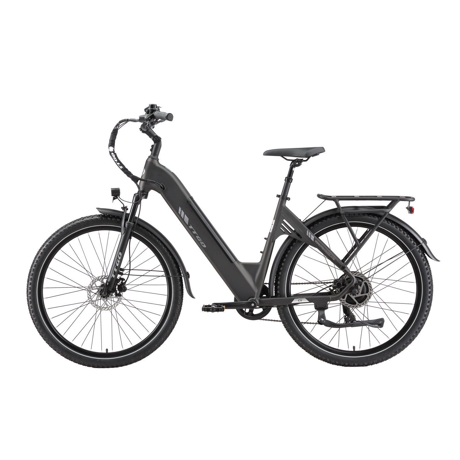 E-bike grigio scuro con pneumatici da 27,5". Portapacchi, parafanghi, faro e logo TTGO.