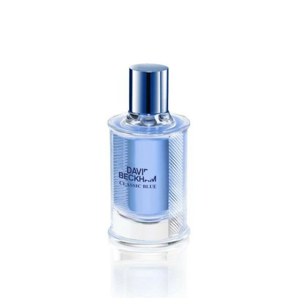 Piccolo flacone di vetro blu con vaporizzatore blu. Scritto: DAVID BECKHAM CLASSIC BLUE. Flacone trasparente.