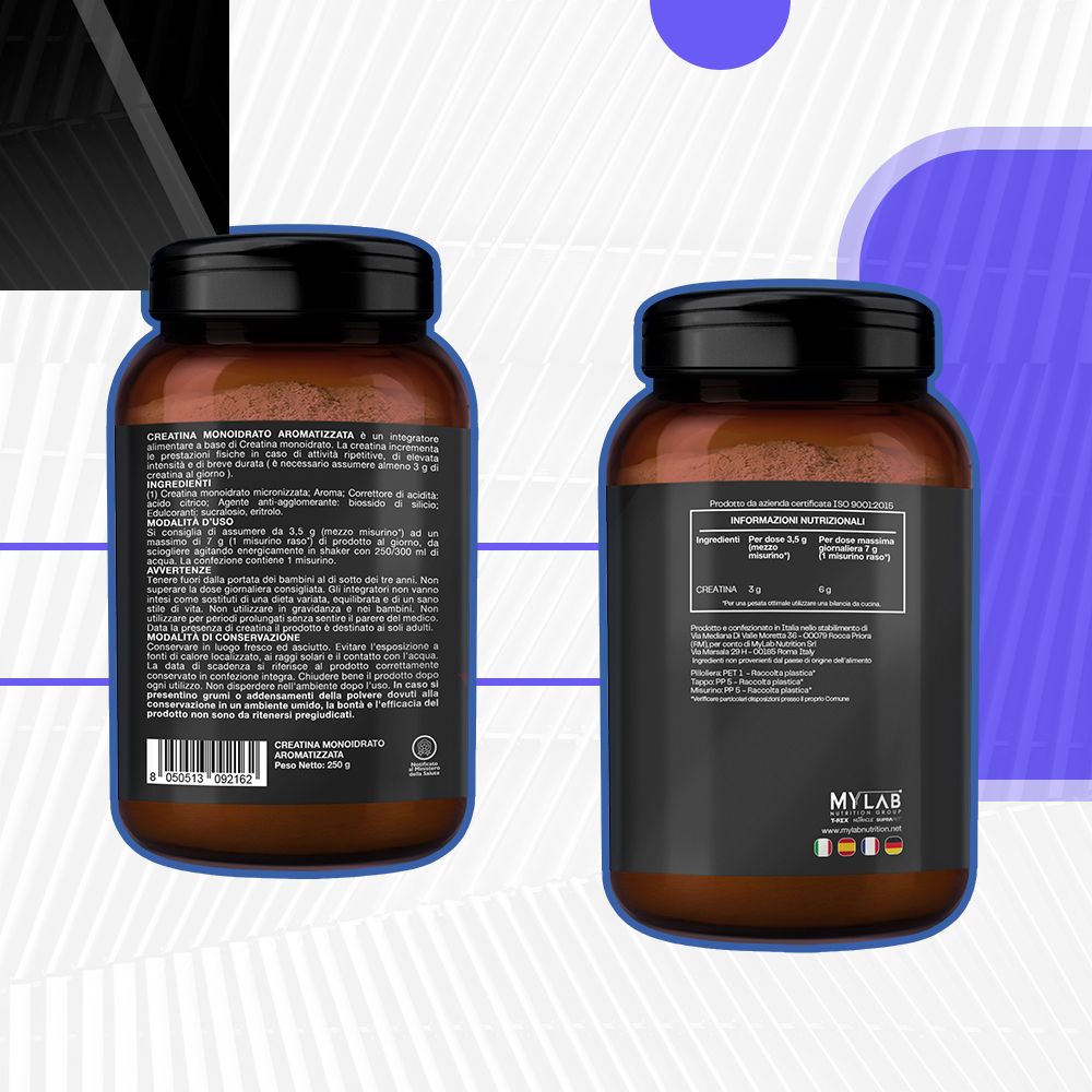 Due barattoli di Creatina Monoidrato. Retro con testo e informazioni nutrizionali. Bandiere Italia, Germania, Francia.