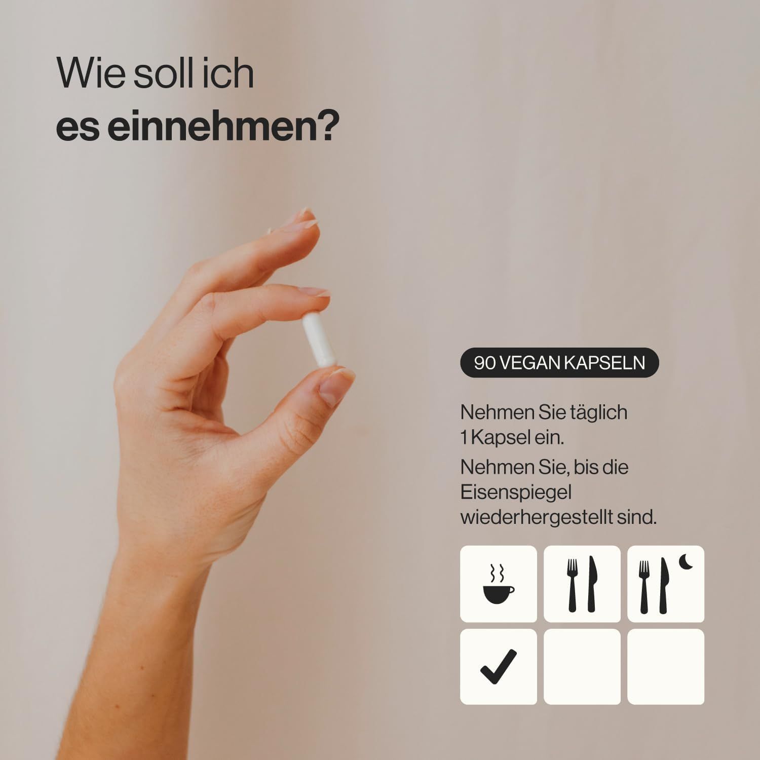 Mano con capsula bianca. Testo: 90 CAPSULE VEGANE. Simboli per l'assunzione.