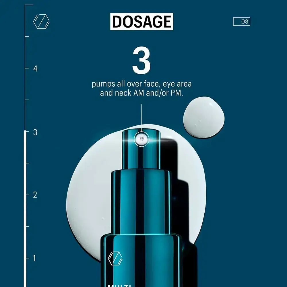 Flacone del prodotto con istruzioni per il dosaggio. Testo: DOSAGGIO. 3 erogazioni. AM e/o PM. Crema bianca.