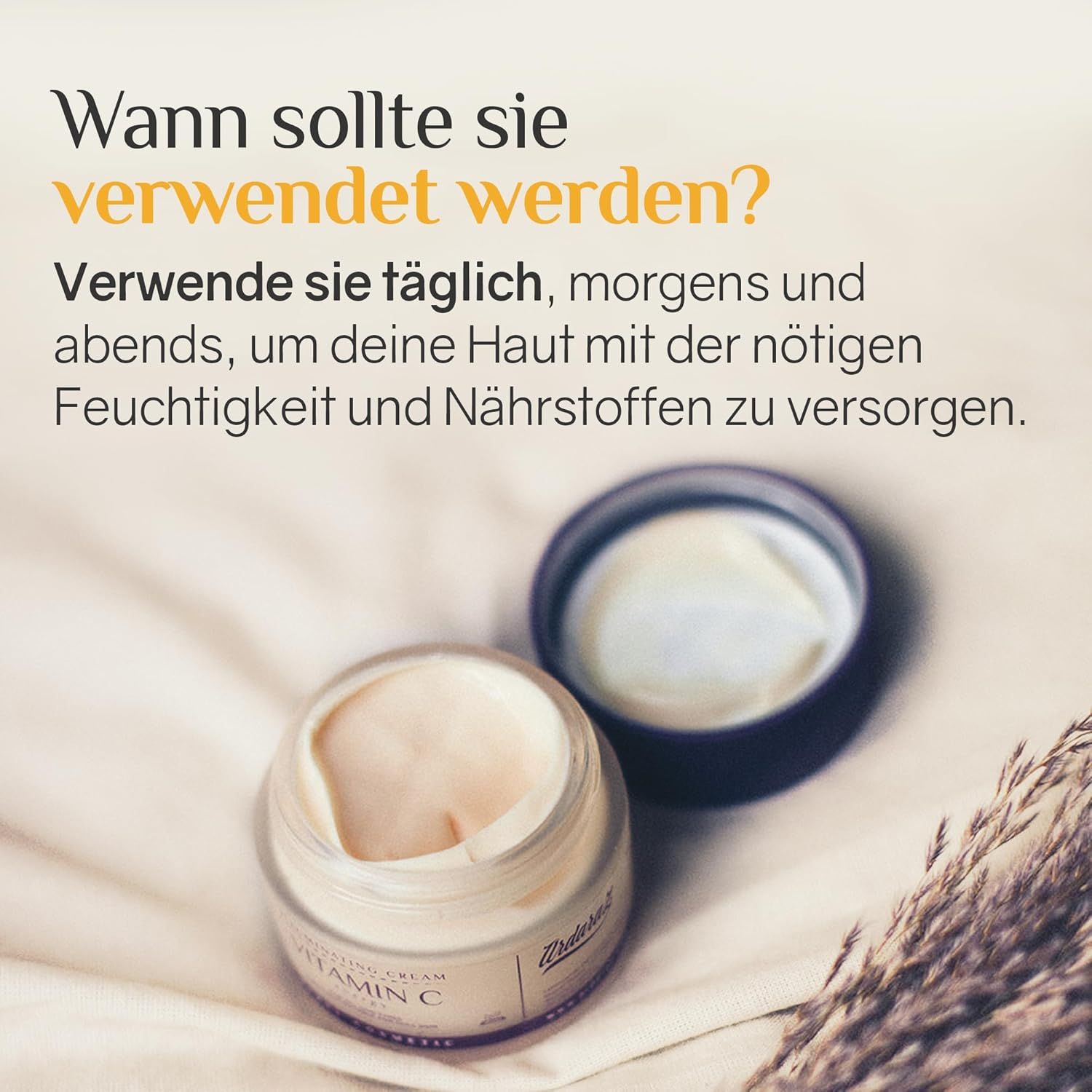 Vasetto di crema aperto. Testo: Quando usarla? Mattina e sera per idratazione e nutrimento.