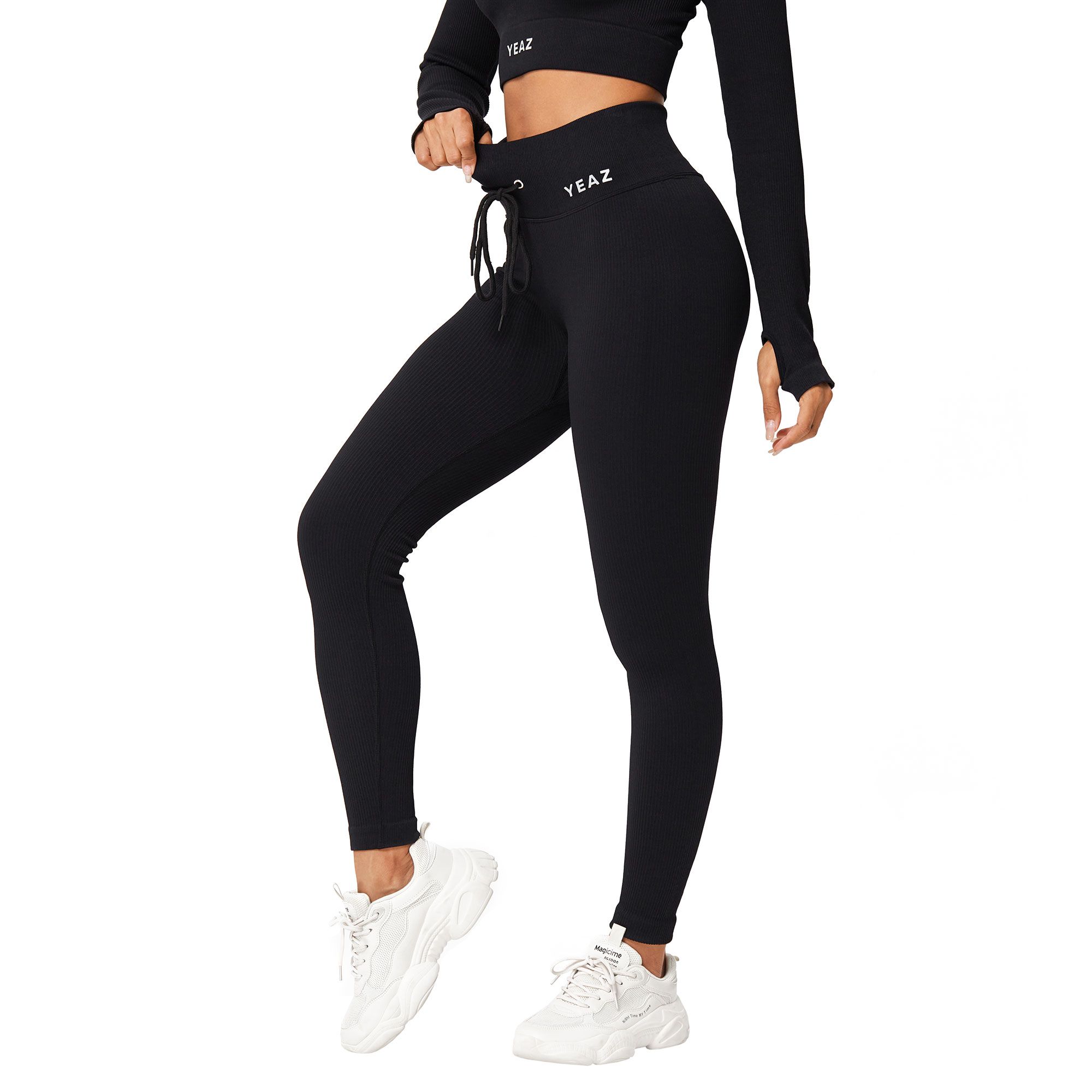 Leggings neri a coste a vita alta con coulisse. Logo discreto in vita.