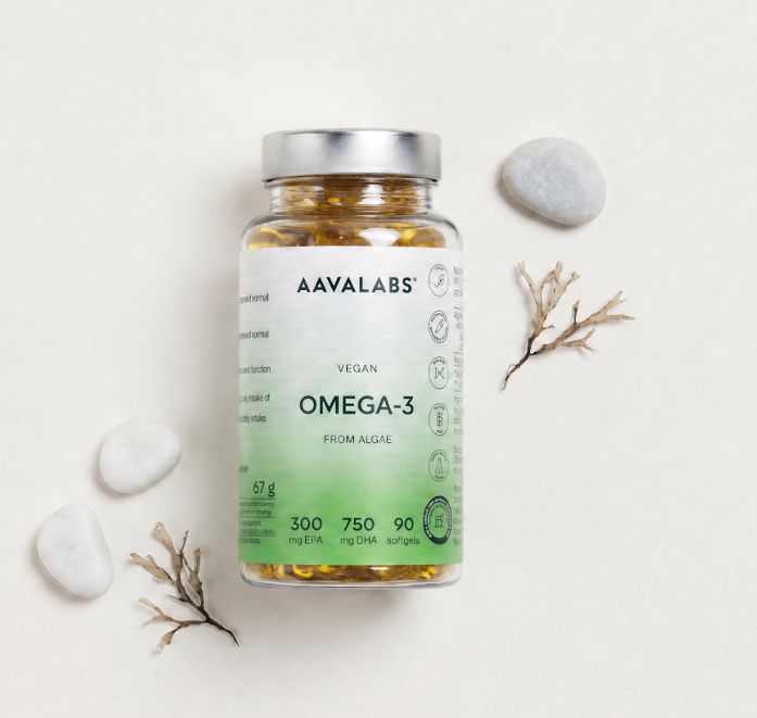 Bottiglia Aavalabs Vegan Omega-3 con pietre e alghe.