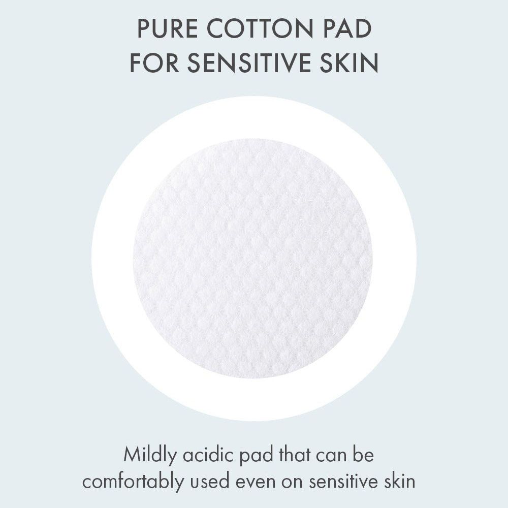 Dischetto tonico bianco e rotondo in un cerchio bianco. Testo: Pure Cotton Pad for Sensitive Skin. Leggermente acido.