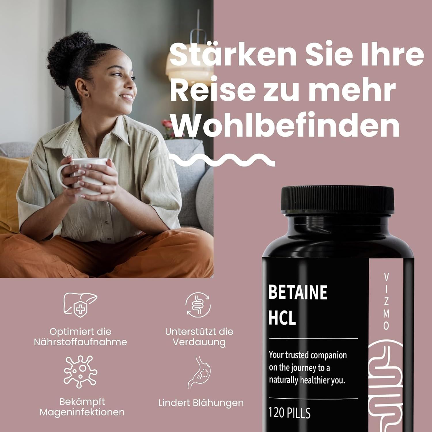 Donna con tazza accanto a flacone di capsule di Betaina HCL. Vantaggi: ottimizza l'assorbimento dei nutrienti, favorisce la digestione, ecc.