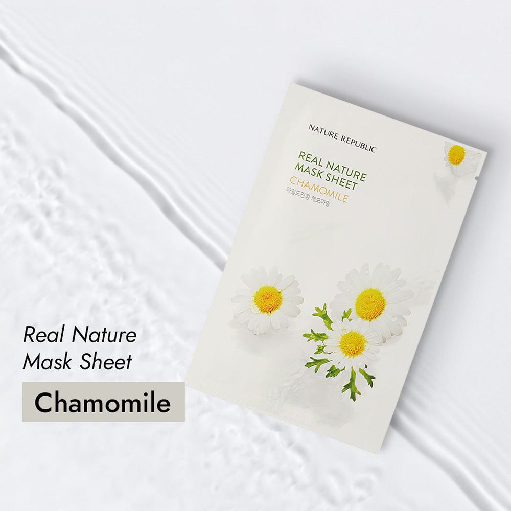 Confezione NATURE REPUBLIC, REAL NATURE MASK SHEET, CHAMOMILE. Fiori di camomilla su sfondo bianco.