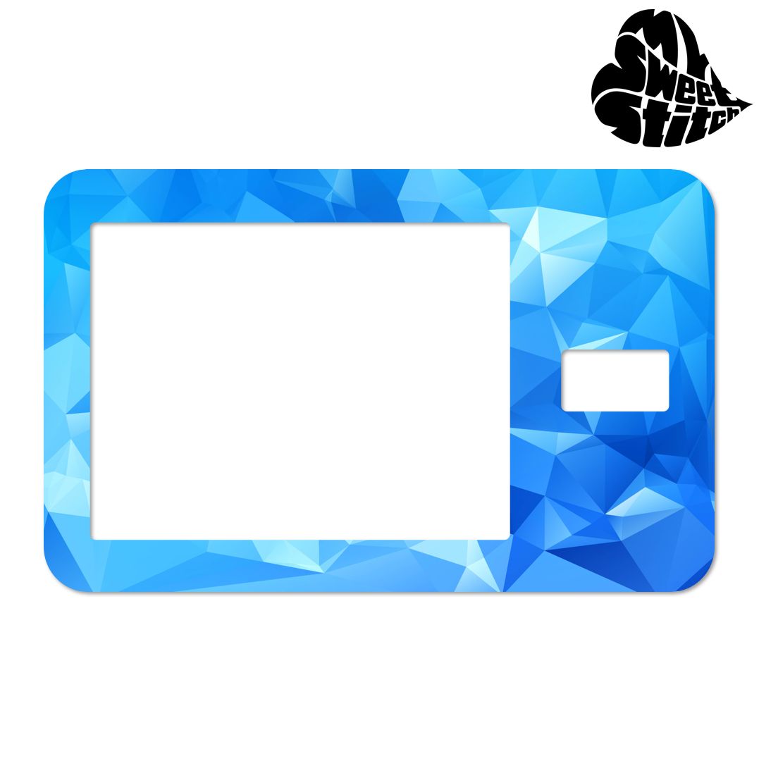 Adesivo geometrico blu con ritaglio rettangolare. Logo MySweetStitch a forma di cuore in alto a destra.