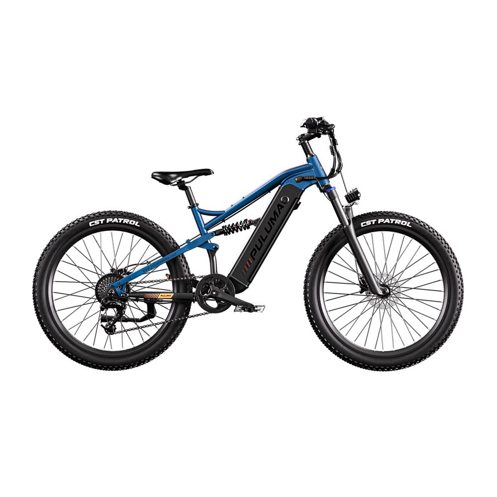 E-bike fuoristrada blu. Pneumatici neri con scritta "CST PATROL". Scritta "PULUMA" sul telaio.