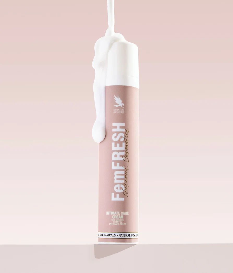 Flacone di crema per la cura intima FemFRESH con schiuma. Flacone rosa con erogatore bianco.