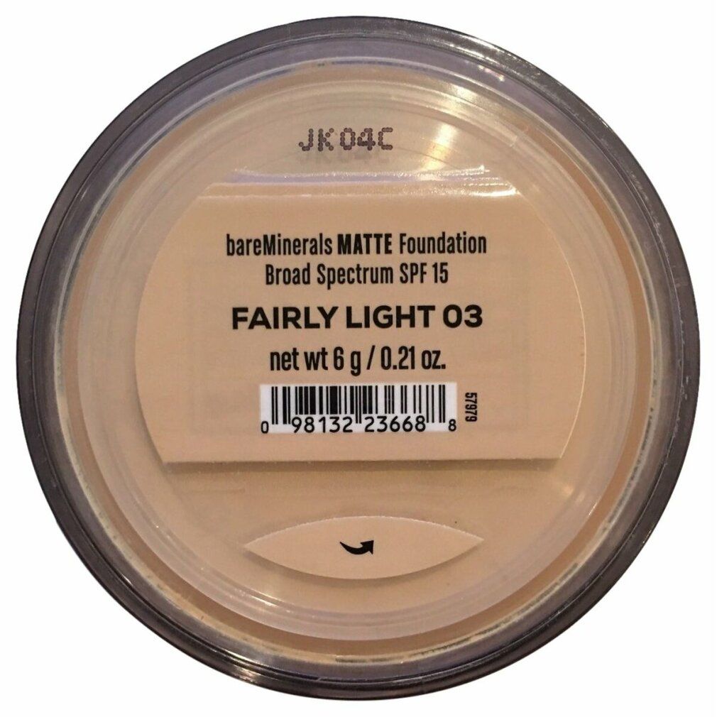 Barattolo di polvere libera. Adesivo con informazioni sul prodotto: "bareMinerals MATTE Foundation". Tonalità "Fairly Light 03".