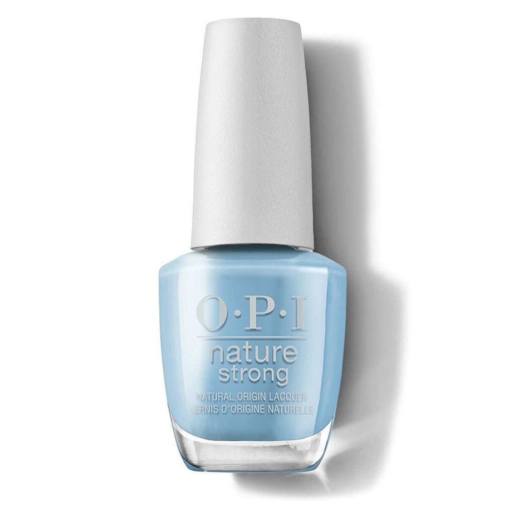 Flacone di smalto per unghie azzurro chiaro con tappo bianco. Scritta: O.P.I nature strong.