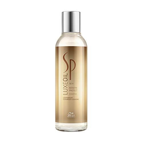 Flacone di shampoo Sebastian Professional SP Luxe Oil Keratin Protect. Etichetta dorata, tappo argentato. Testo: Luxe Oil, Keratin Protect.