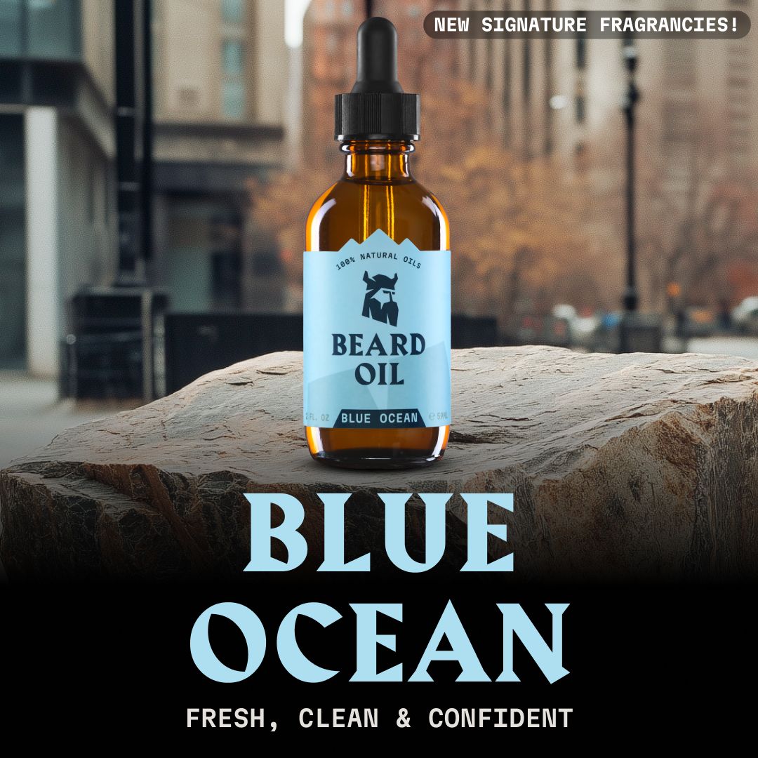 Olio da barba Striking Viking 'Blue Ocean' in flacone di vetro marrone con contagocce, su roccia davanti a uno sfondo urbano.