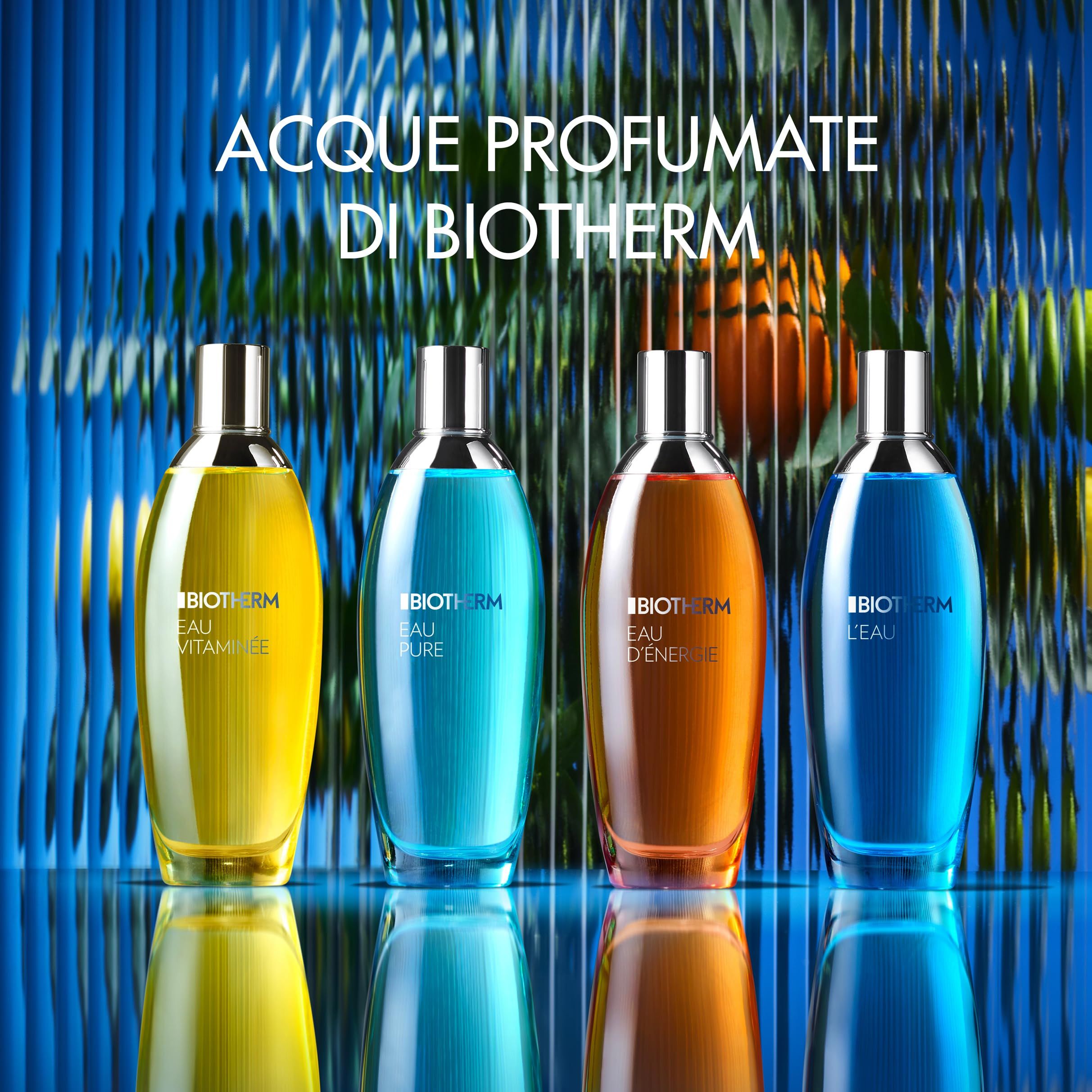 Quattro flaconi: giallo, blu, arancione, blu. Logo BIOTHERM. Sfondo: foglie.