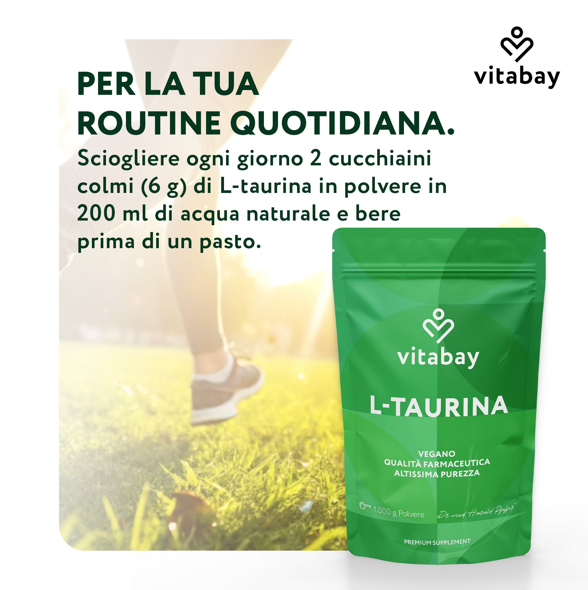 Una corridrice sull'erba, busta di L-Taurina Vitabay. Testo: Per la tua routine quotidiana.