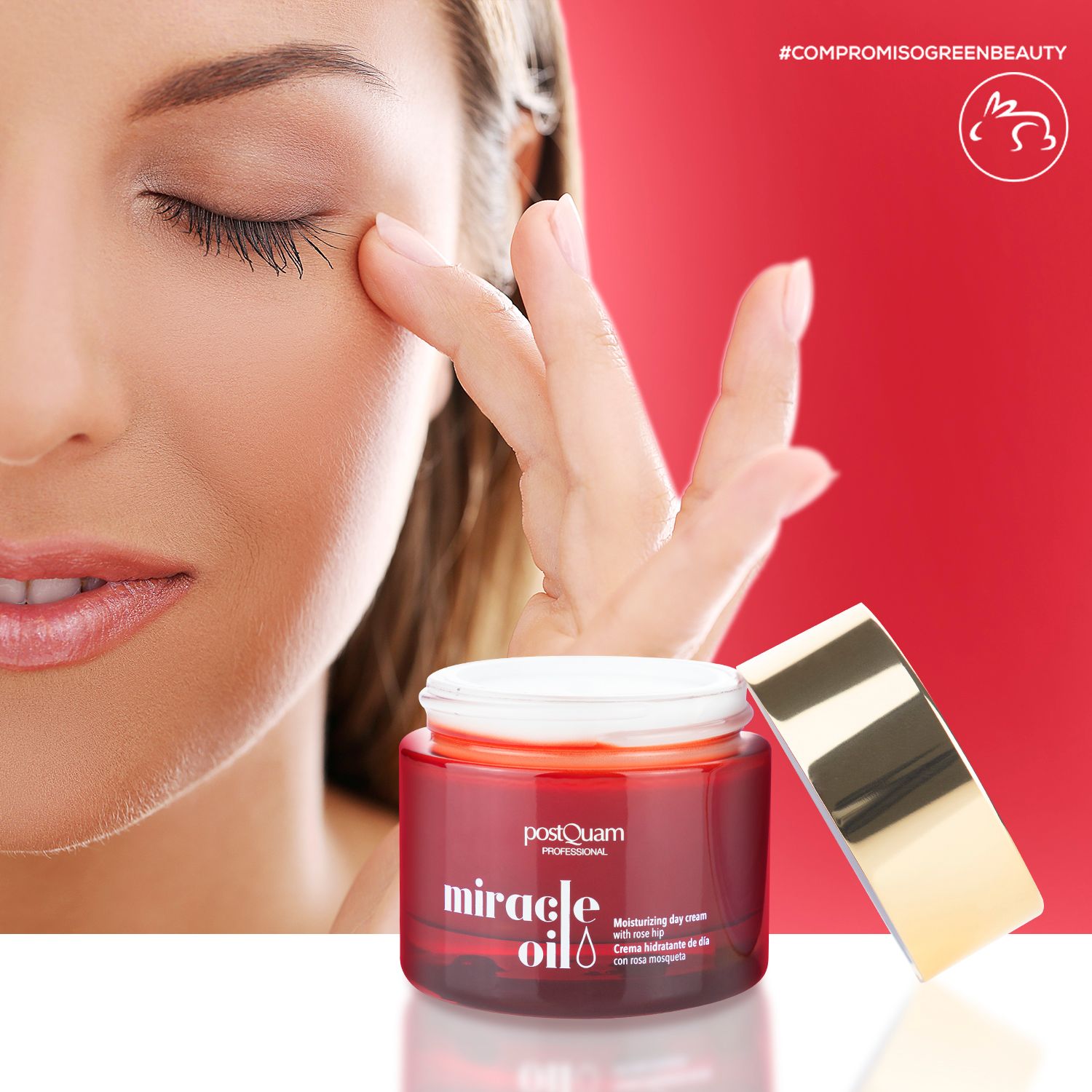 Donna tocca il viso con un dito. Vaso di crema marrone con coperchio dorato. Scritta: Postquam Professional, Miracle Oil. Testo: Moisturizing day cream.