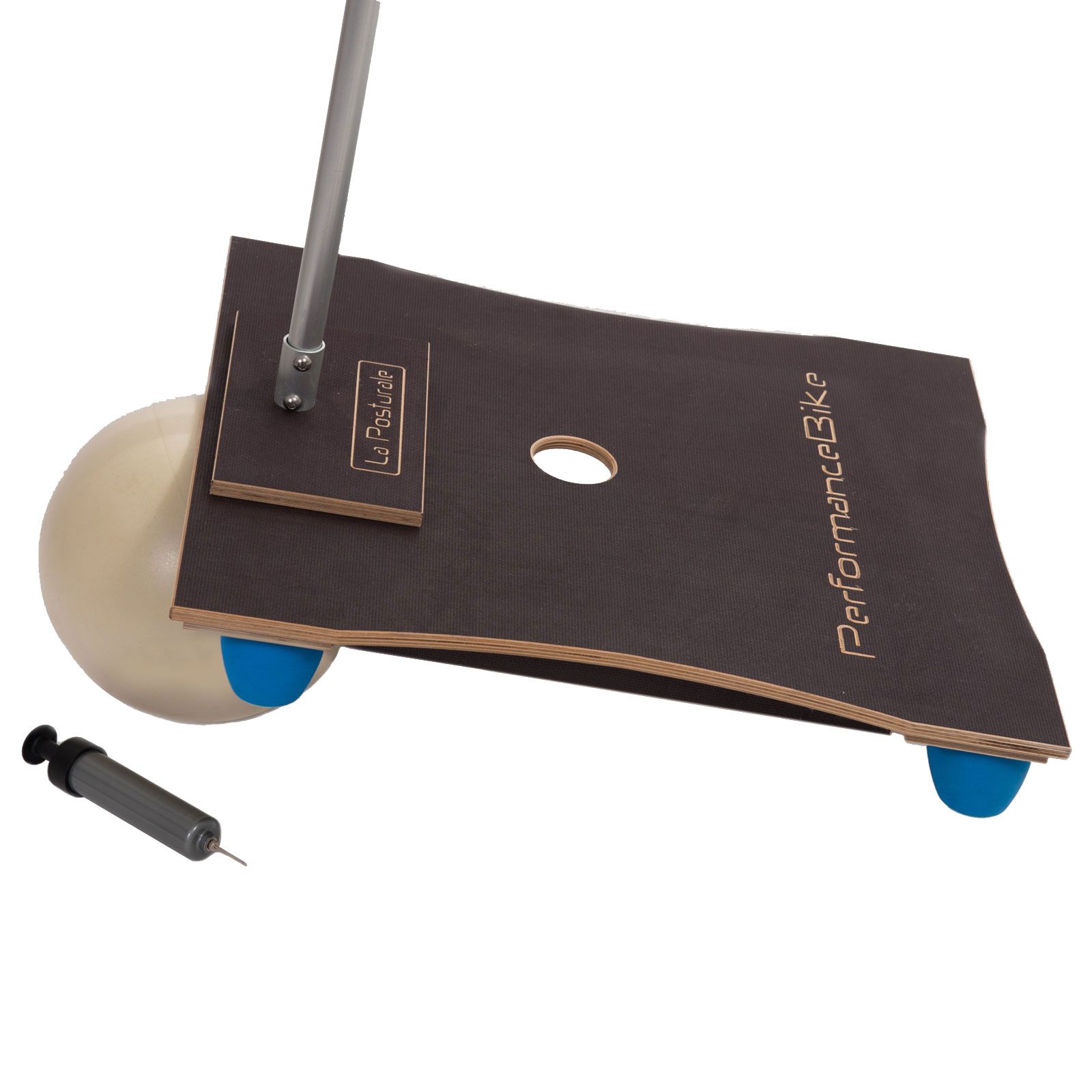 La Posturale Performancebike. Tavola in legno con maniglia, ruote blu e pompa. Scritta: Performancebike.