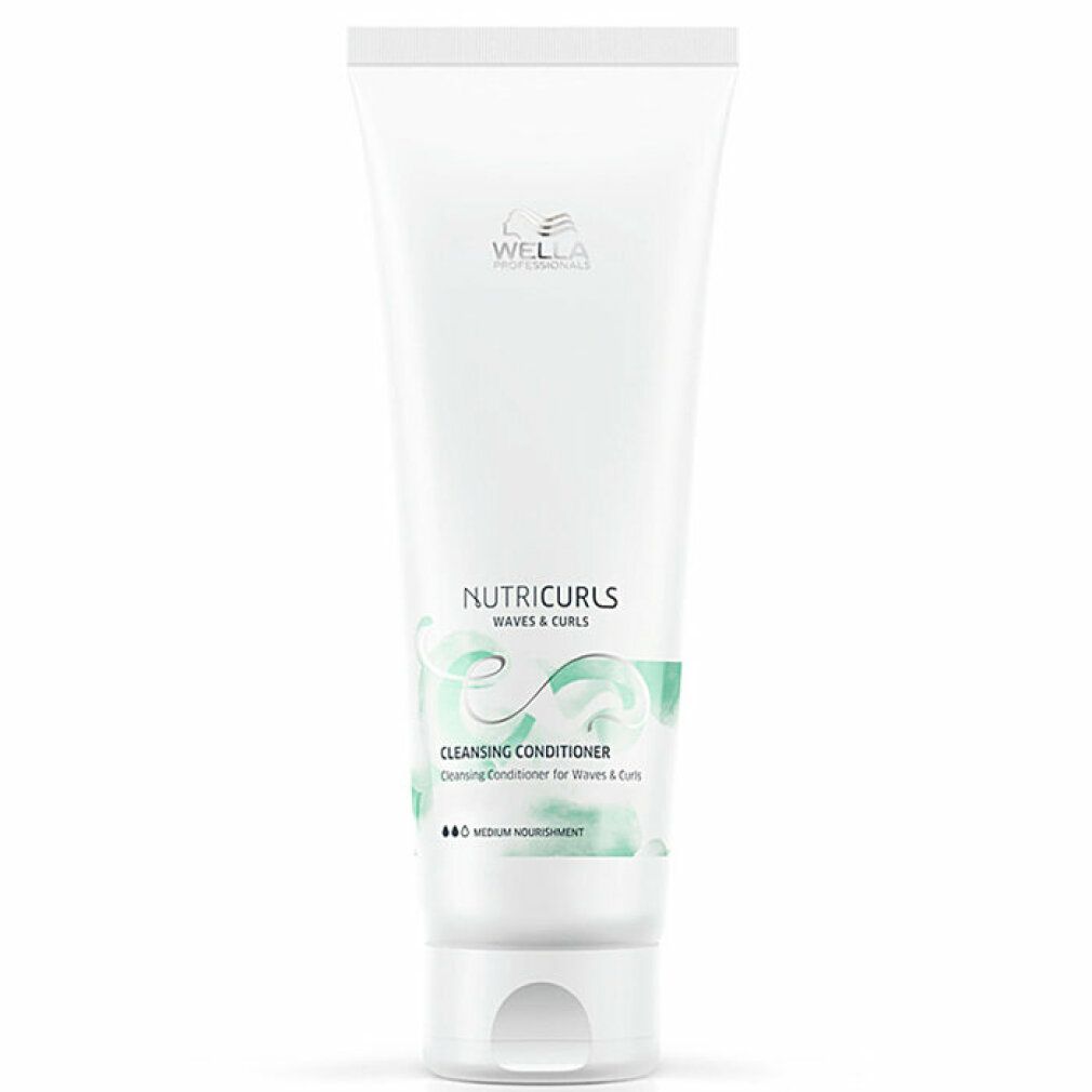 Tubo bianco con etichetta verde. Scritta: Nutricurls, Cleansing Conditioner. Marchio: Wella.