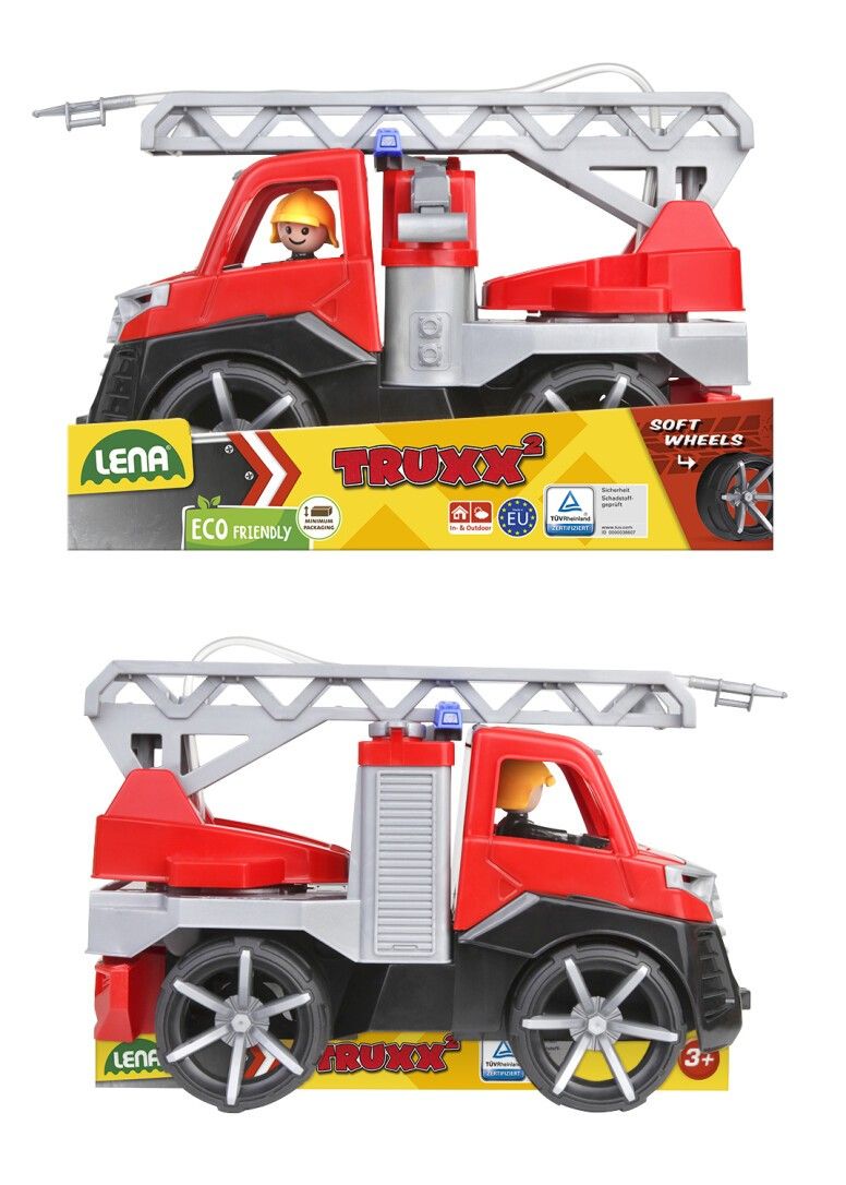 Due immagini di un'autopompa giocattolo rossa con scala. Confezione con scritta: LENA TRUXX 2, Soft Wheels, 3+.