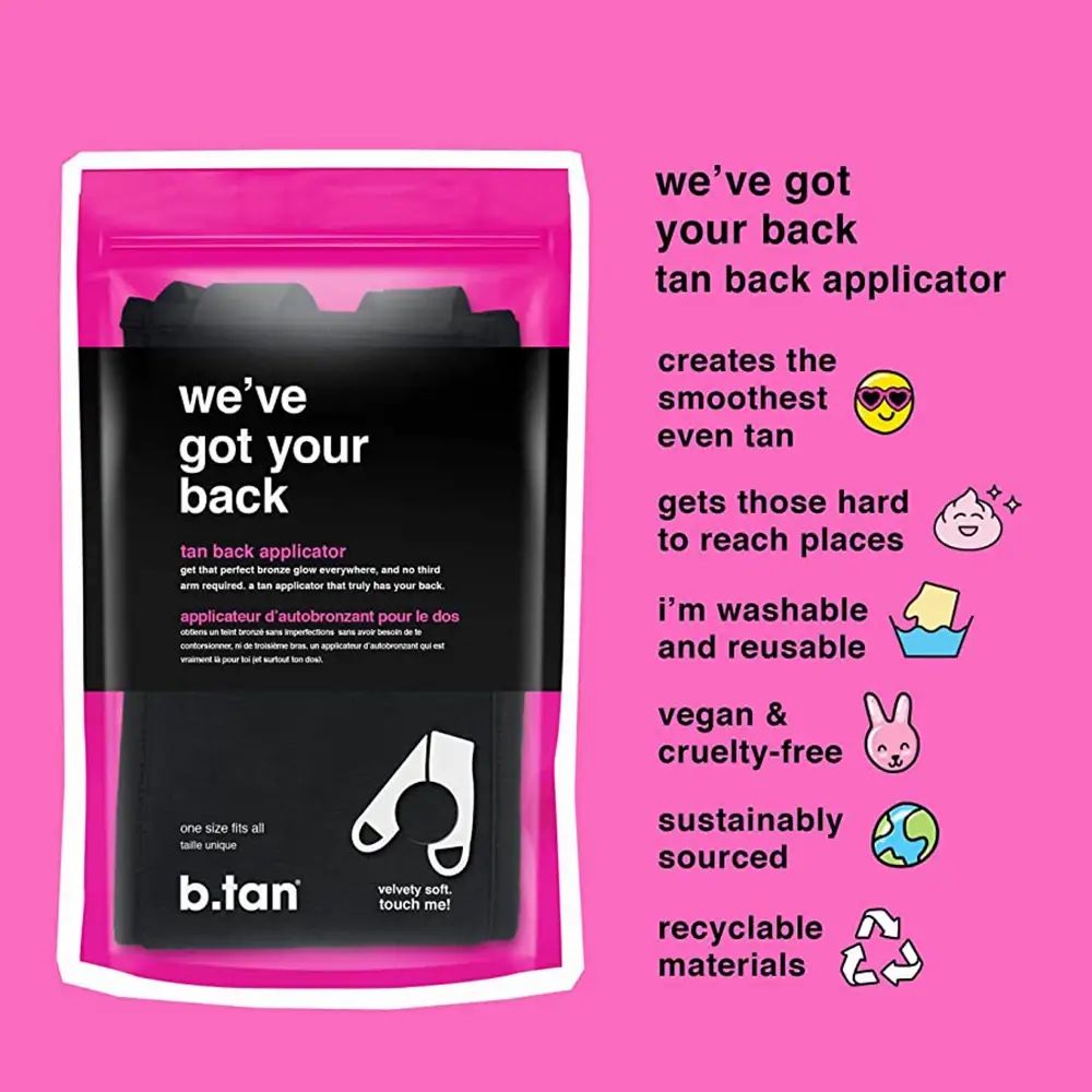 Confezione di applicatore per abbronzatura posteriore nero. Sfondo rosa con testo: we've got your back, b.tan, vegano e cruelty-free, materiali riciclabili.