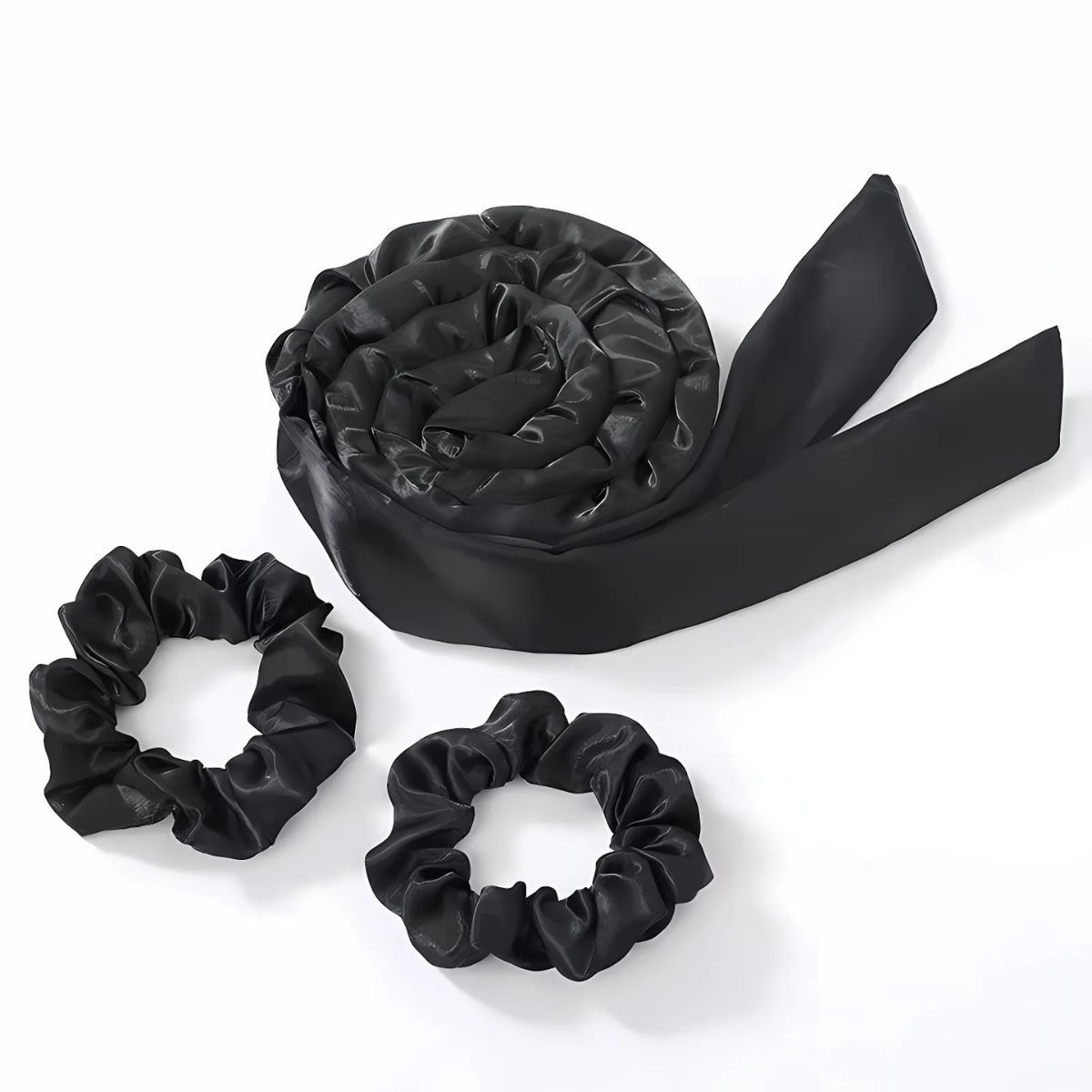 Bigodino in tessuto nero con fiocco e cuffia di seta.