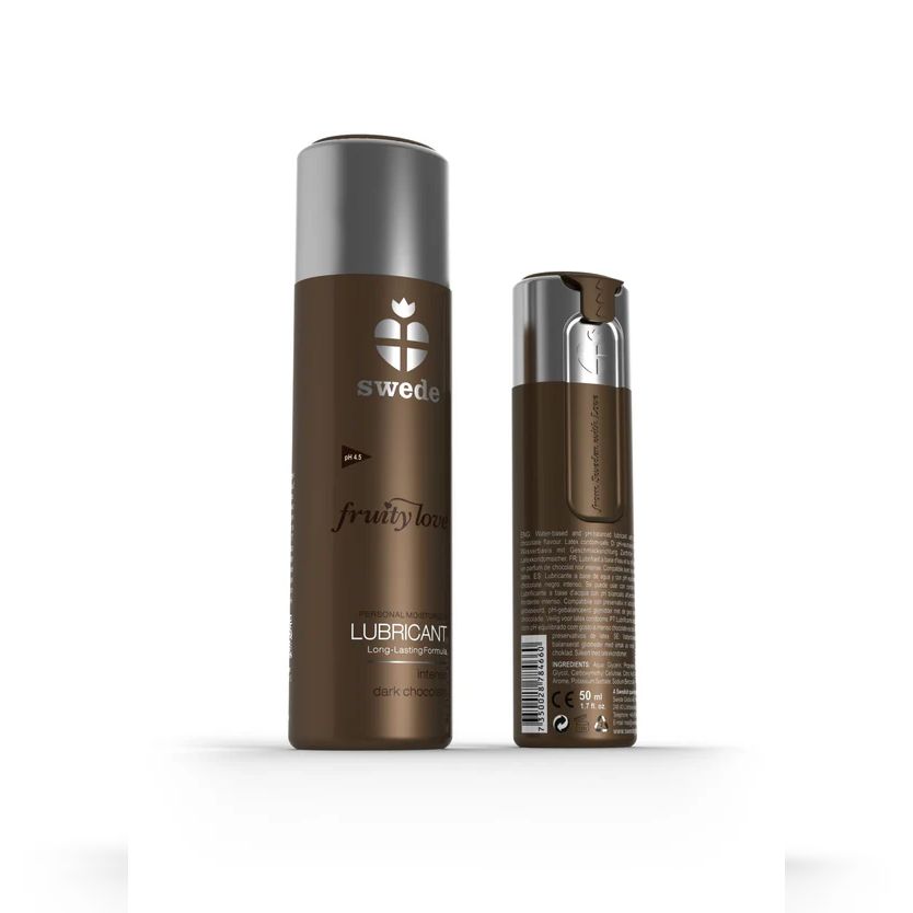 Due flaconi. Un flacone marrone con tappo argentato. Scritta: swede, fruity love, LUBRICANT. Un piccolo flacone.